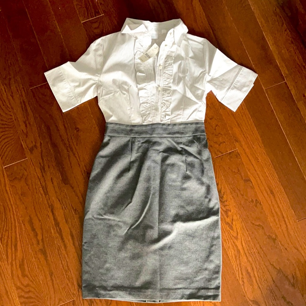 NY&Co Dress gray/white pin striped ruffled neckline size small w stretch skirt